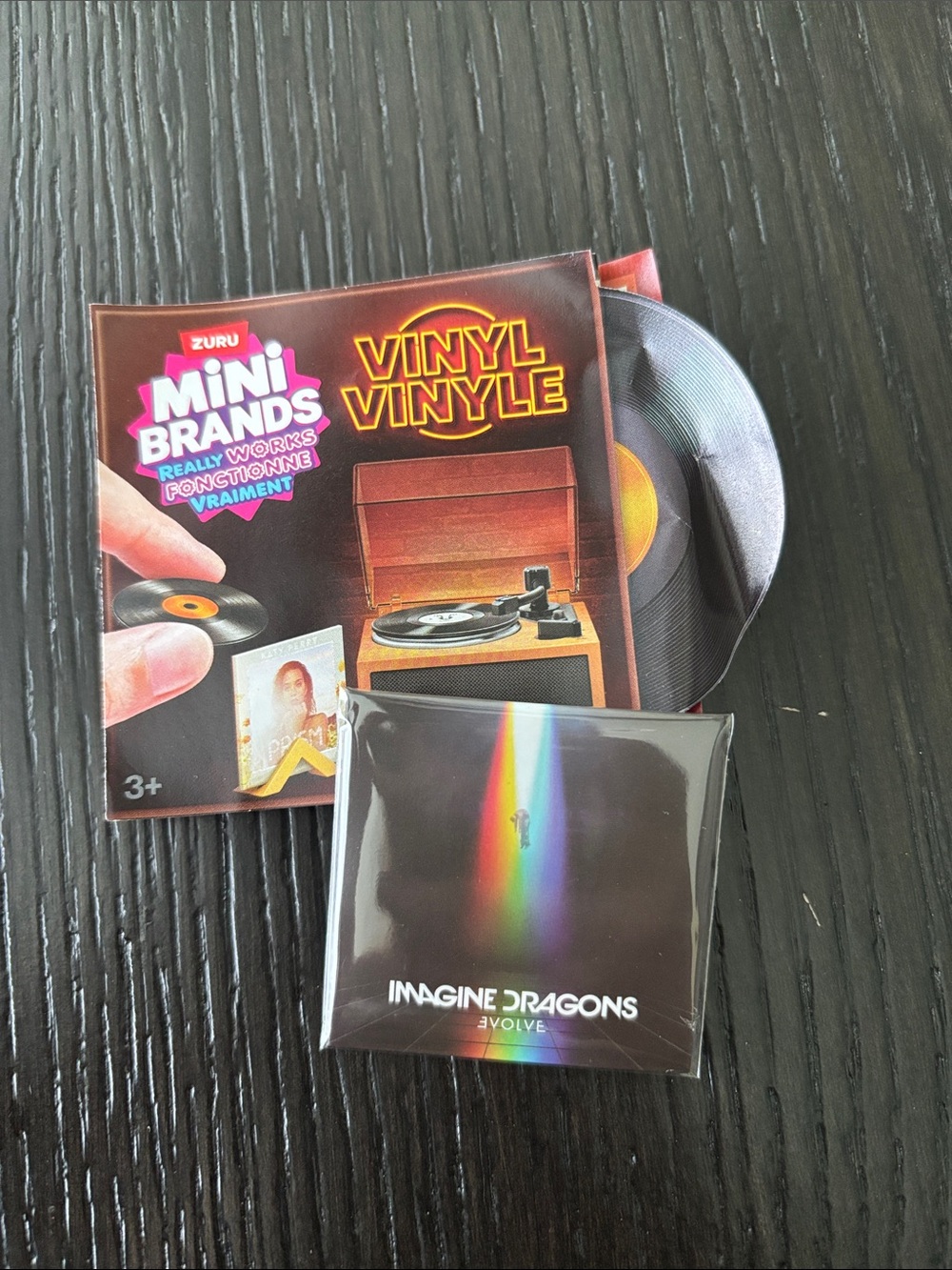 UNCOMMON ZURU Mini Brands Vinyl Vinyl